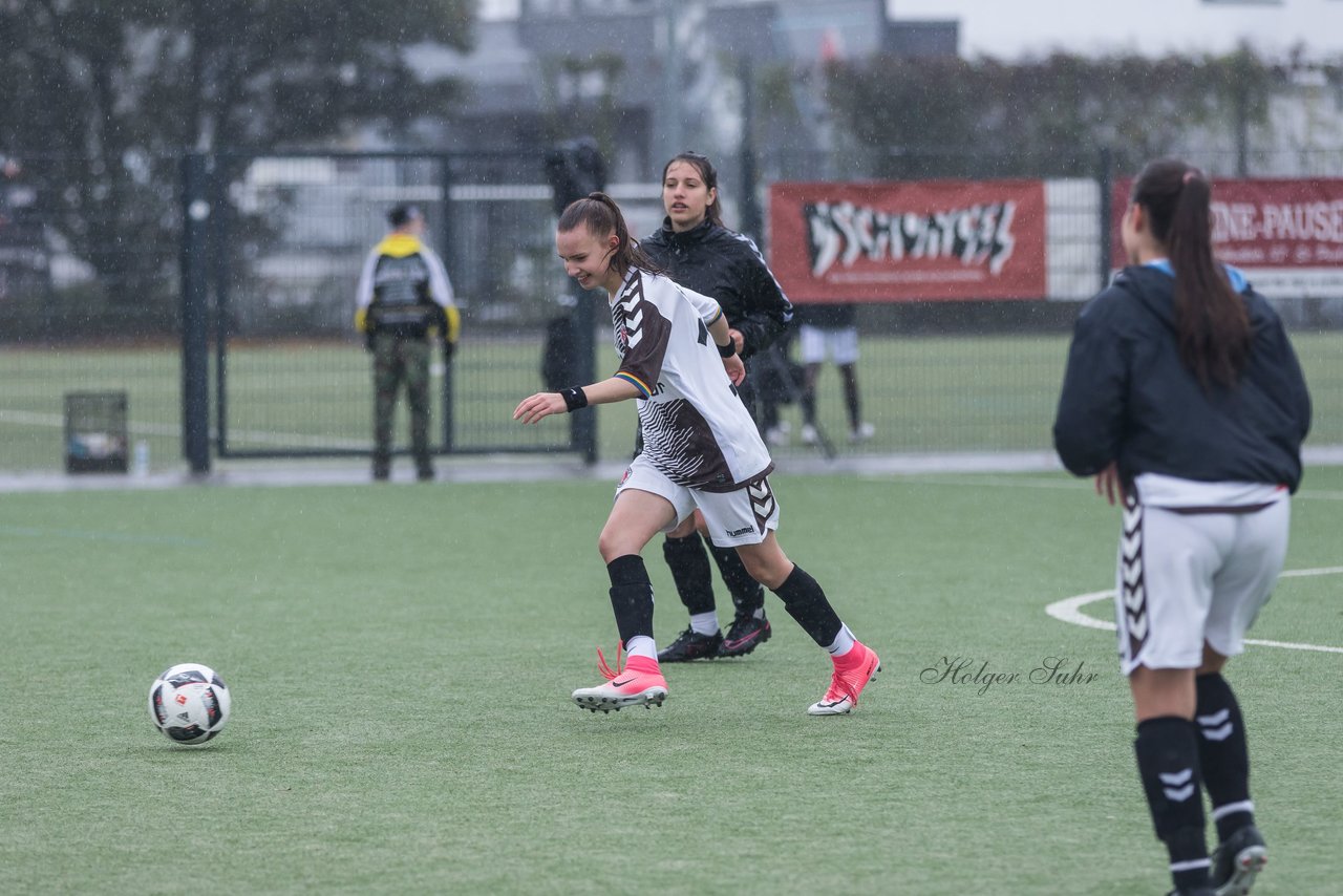 Bild 128 - B-Juniorinnen FC St.Pauli . Braedstrup IF : Ergebnis: 4:1